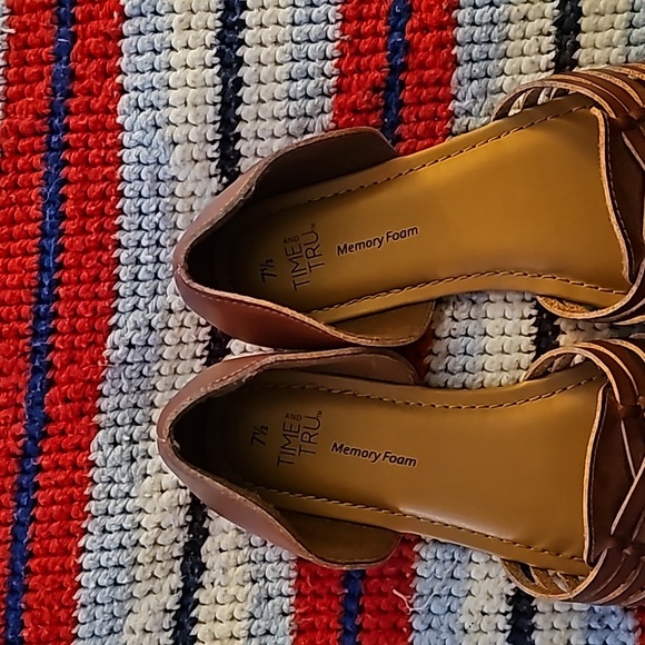 Size 7.5 memory foam flat sandal - Picture 4 of 5